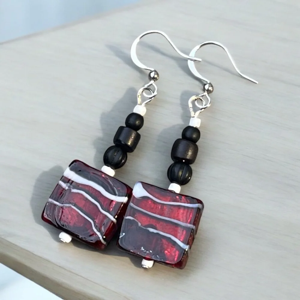 Handcrafted red & black earrings - Picture 2 of 7